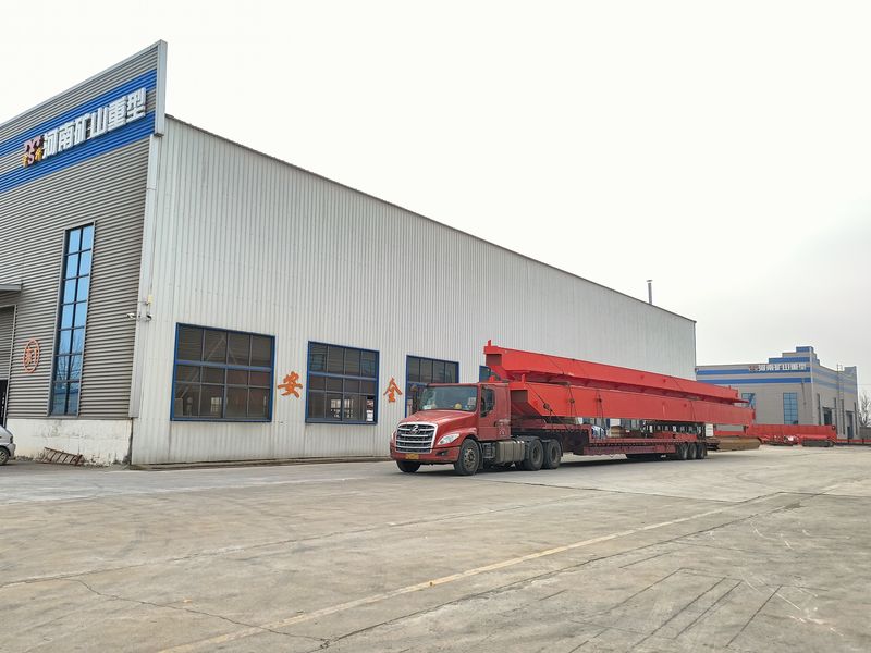 兩臺(tái)10噸 跨度28.4米電動(dòng)葫蘆橋式起重機(jī)，發(fā)往山東威海